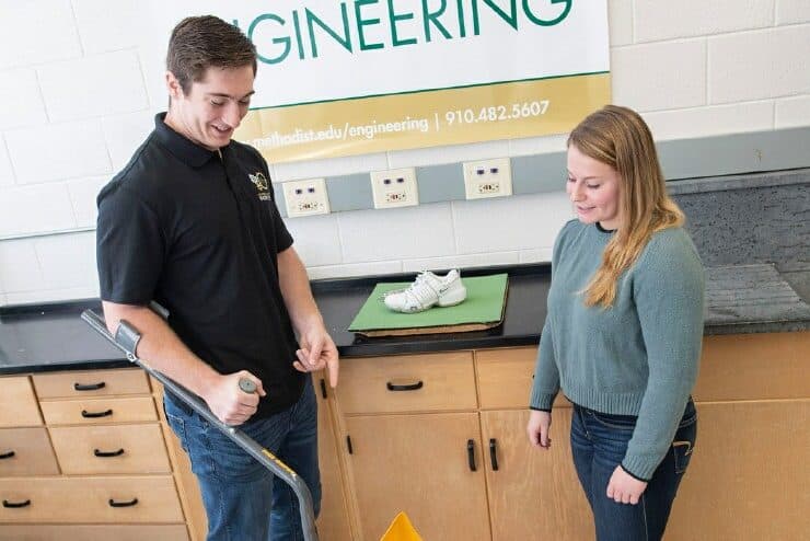 Former Methodist University students Alex Kachler (left), earned a bachelor’s degree in Engineering in 2020, and Aien Sherry (right), earned a bachelor’s degree in Engineering and Mathematics in 2021, develop a tool for shovels during class.