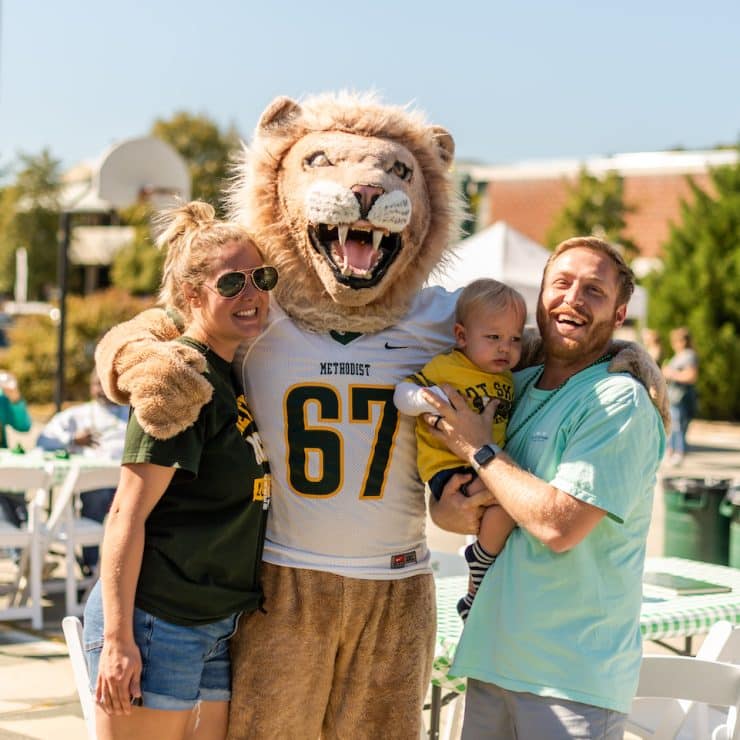 A family of Methodist University alumni pose with King during the 2022 Homecoming.