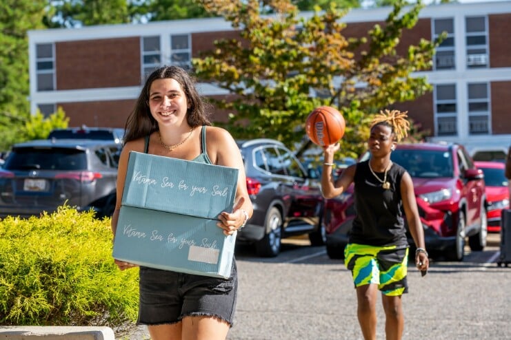Student arrive to move into the residence halls