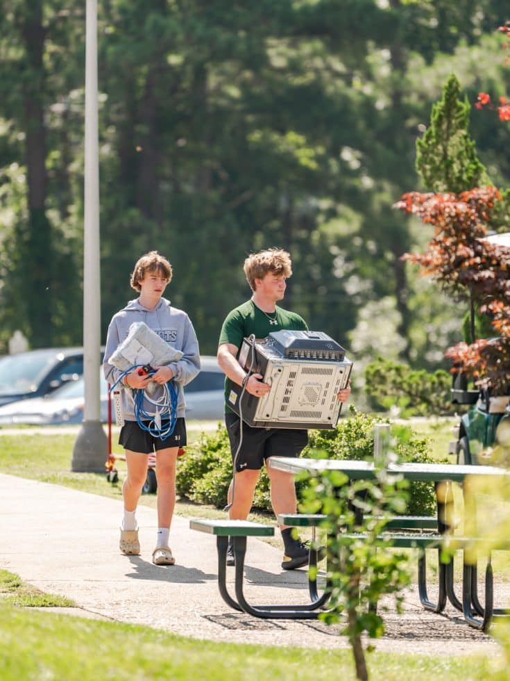 Students arrive on campus
