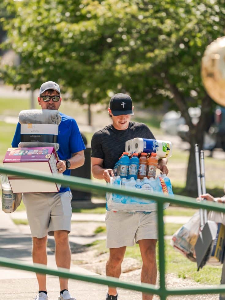 New students arrive on campus