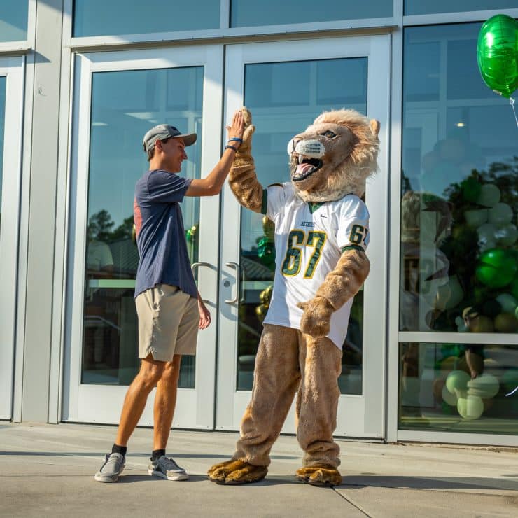 A new student high-fives King