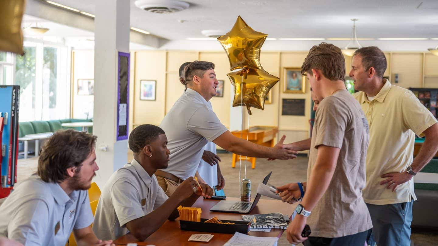Students arrive on campus