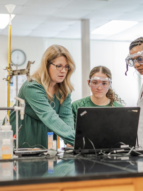 Dr. Stephanie Hooper Marosek works with Chemistry Students