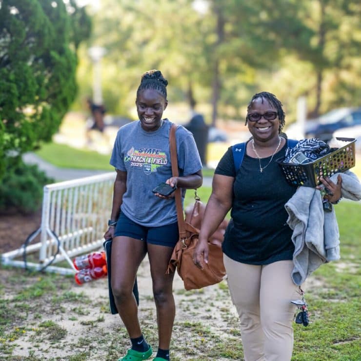 A student and her supporter on Move-In Day