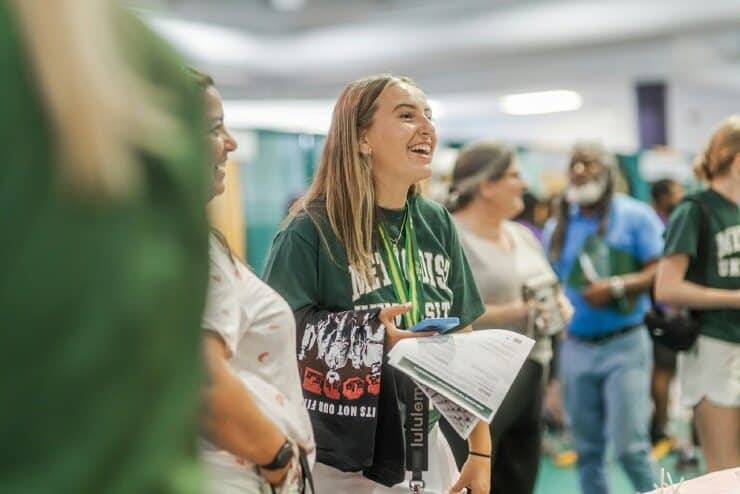 Students arrive for New Student Orientation