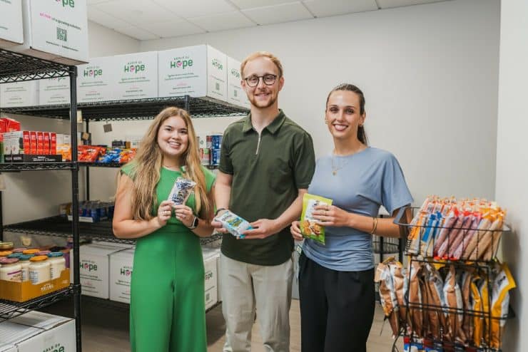 Medical Students in the School of Medicine Food Pantry