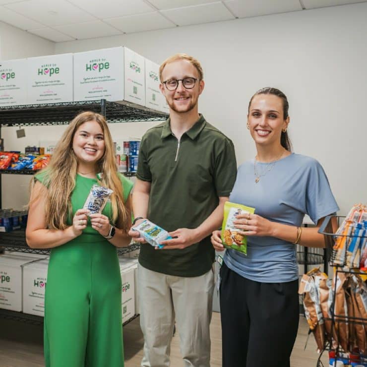 Medical Students in the School of Medicine Food Pantry